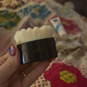 Aveda Tulasara Radiant Dry Facial Brush